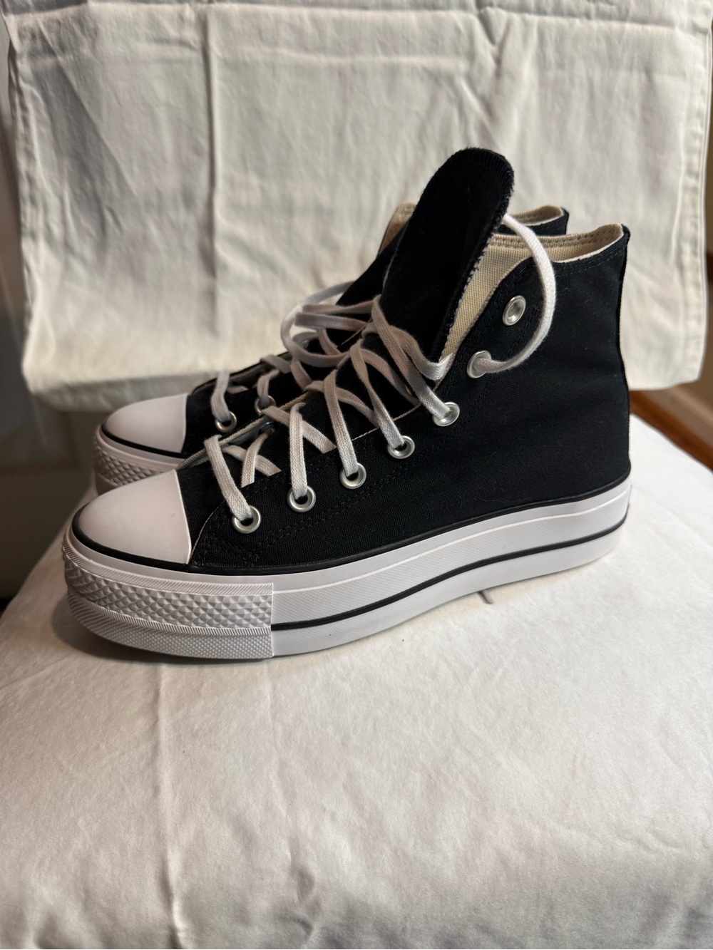 Converse Chuck Taylor All Star Black Women’s Sneakers NWOT SIZE 7